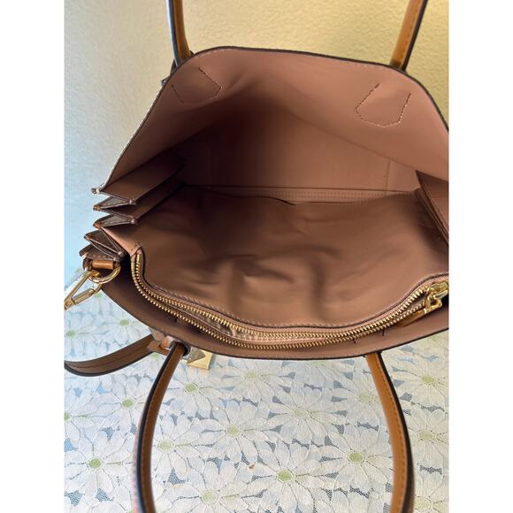 COPY - Michael Kors Shoulder Bag Beige Tan Gold Hardware - Picture 7 of 11